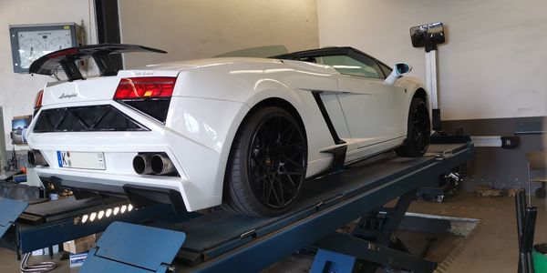 Achsvermessung am Lamborghini Achsvermessung am Lamborghini